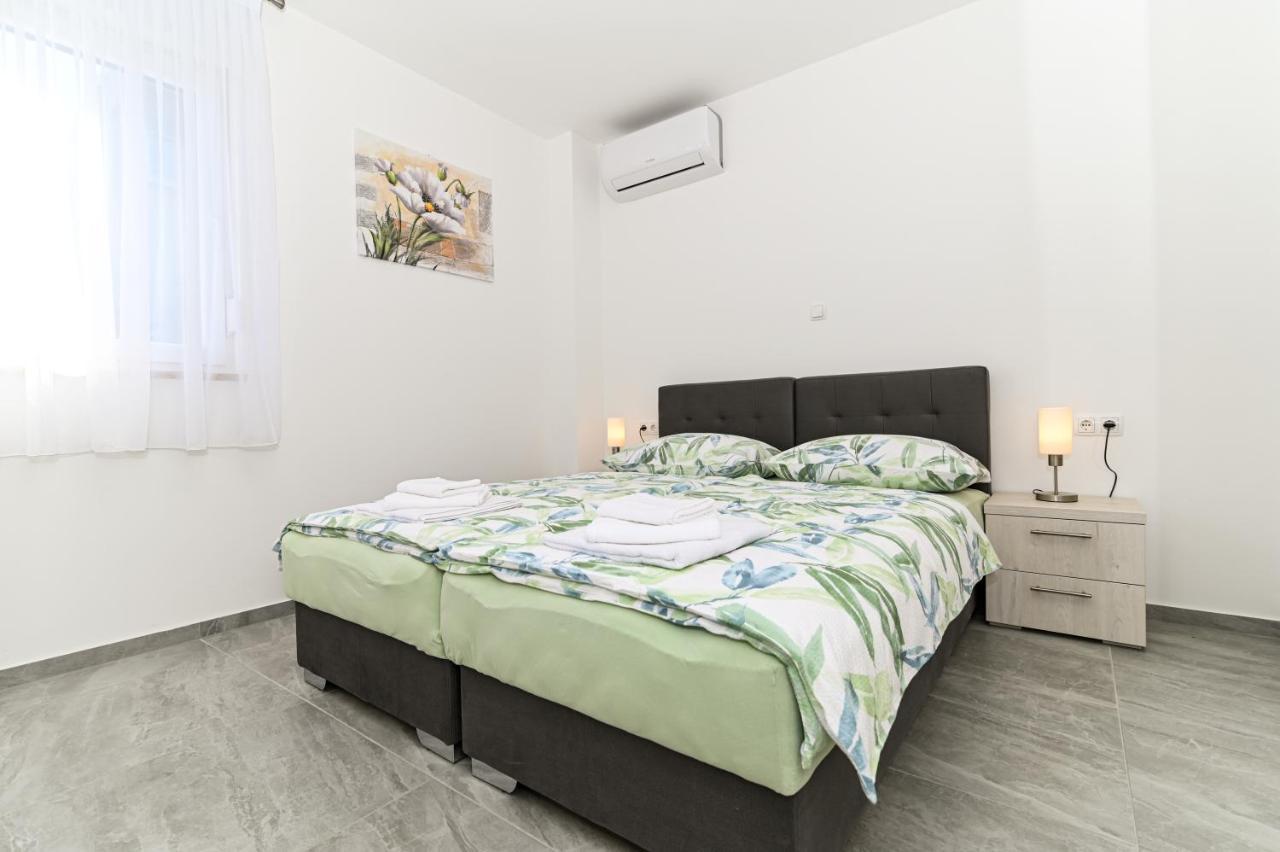 Luxury Apartment With Swimming Pool Ana 特罗吉尔 外观 照片